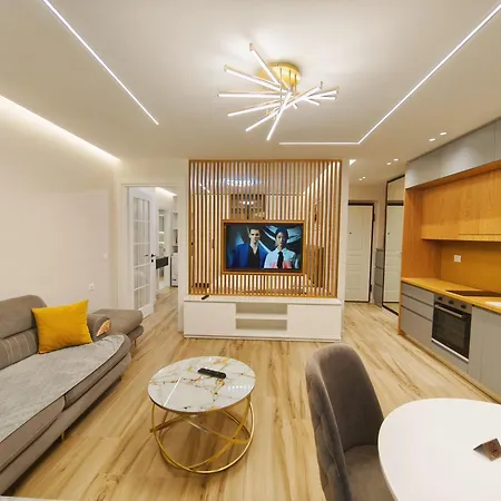 Center 5 * Tirana